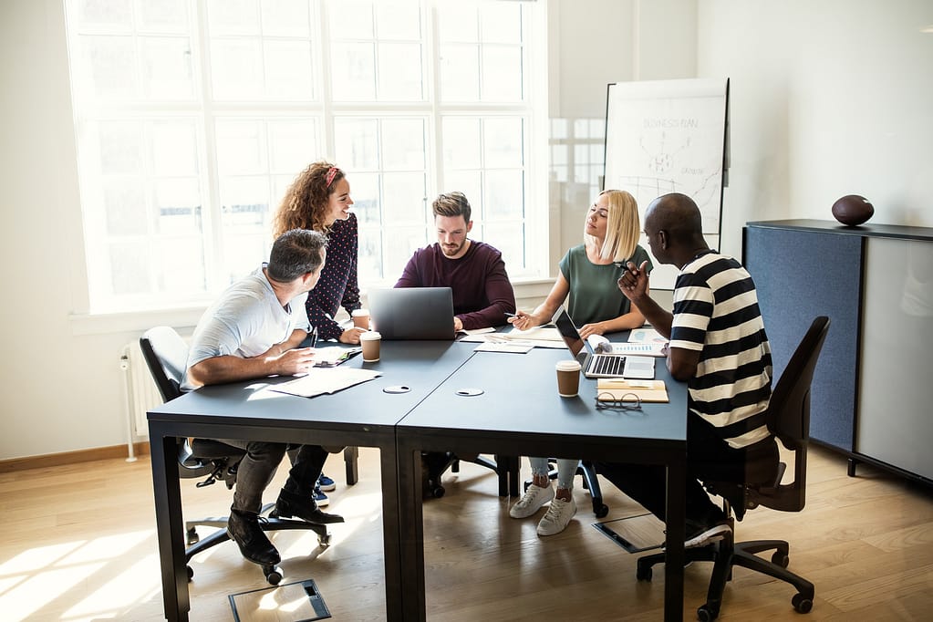  O RH que sobreviveu à era das planilhas foi justamente aquele que entendeu que cuidar de gente não se faz por excel: se faz por escuta, presença e coragem.
