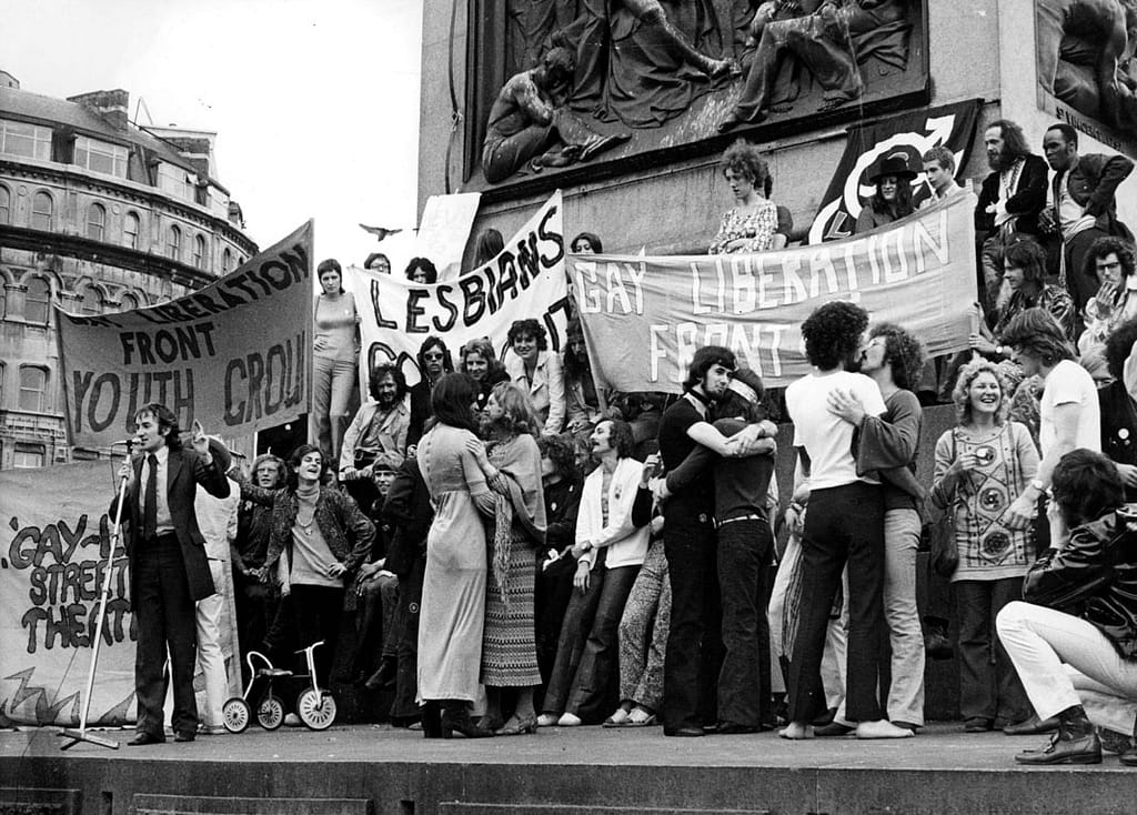 A marca do orgulho lgbt iniciada na Revolta de Stonewall em 1969